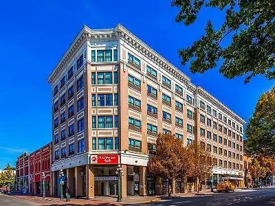 Best Western Plus Carlton Plaza Hotel Victoria 3*,